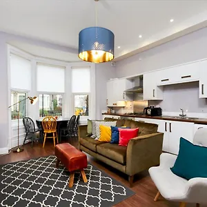 https://emerald-paradise-in-newcastle.hotels-newcastle-upon-tyne.com